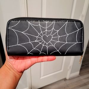Heart-shaped Spiderweb Wallet